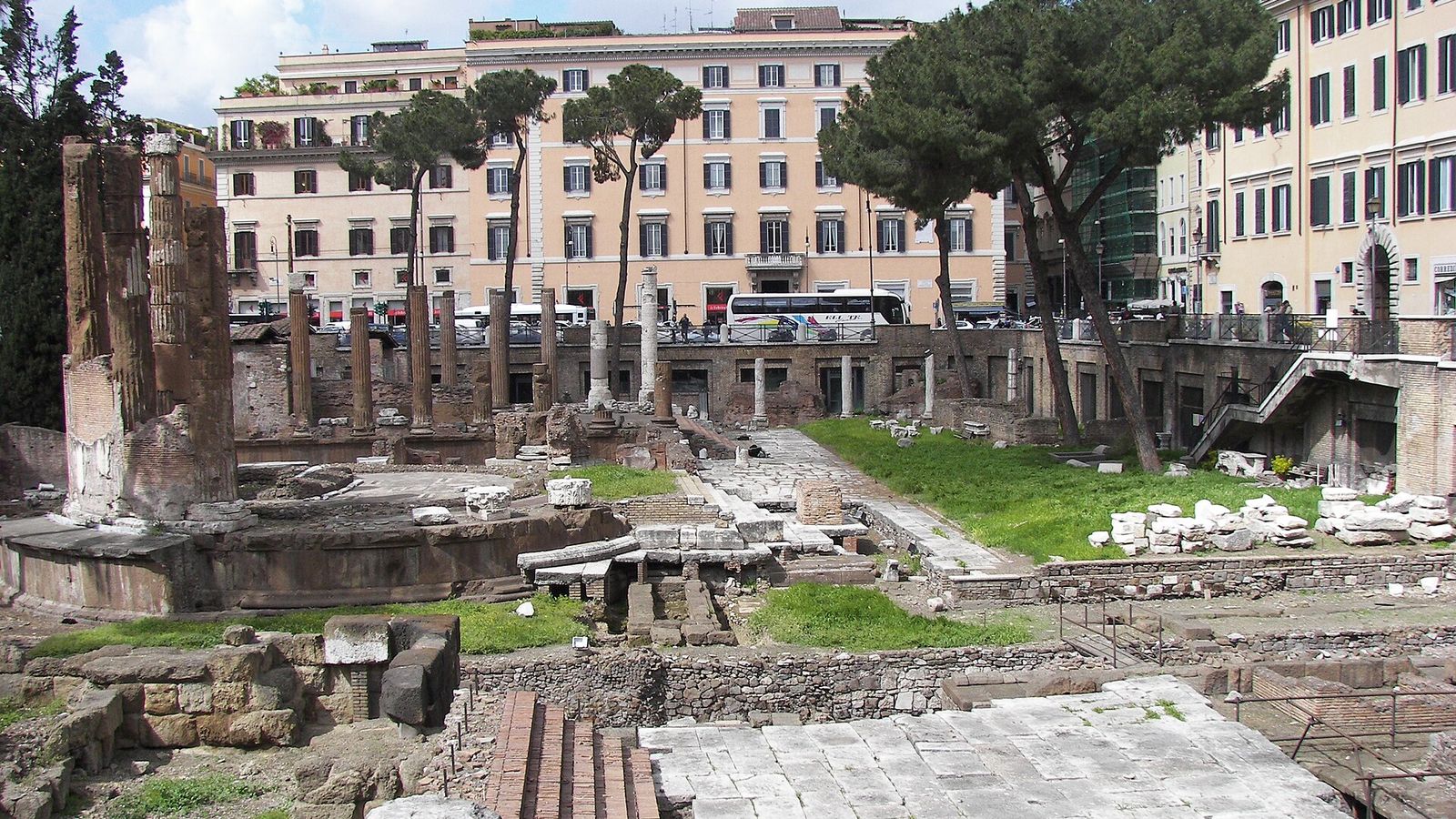 Largo di Torre Argentina, Rome